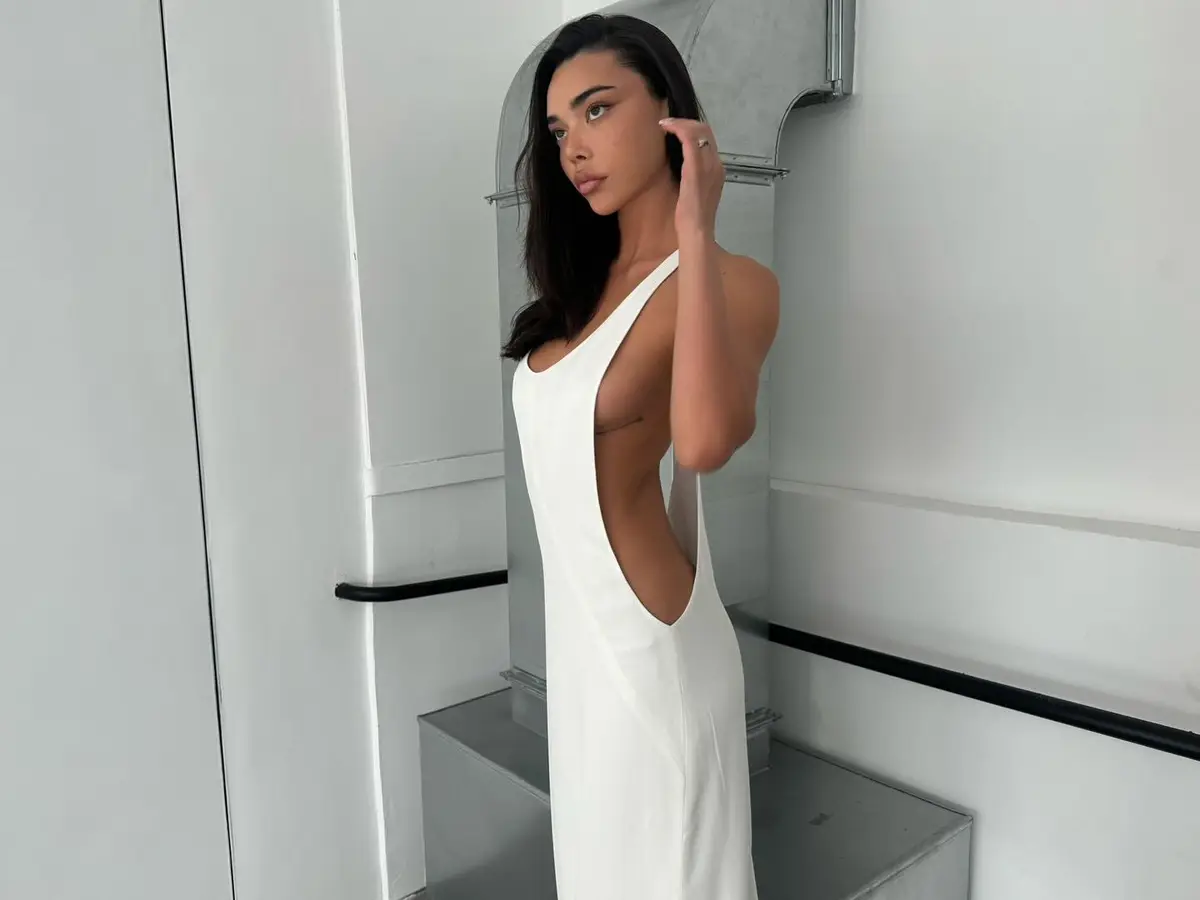 Adelina escort in Hong Kong