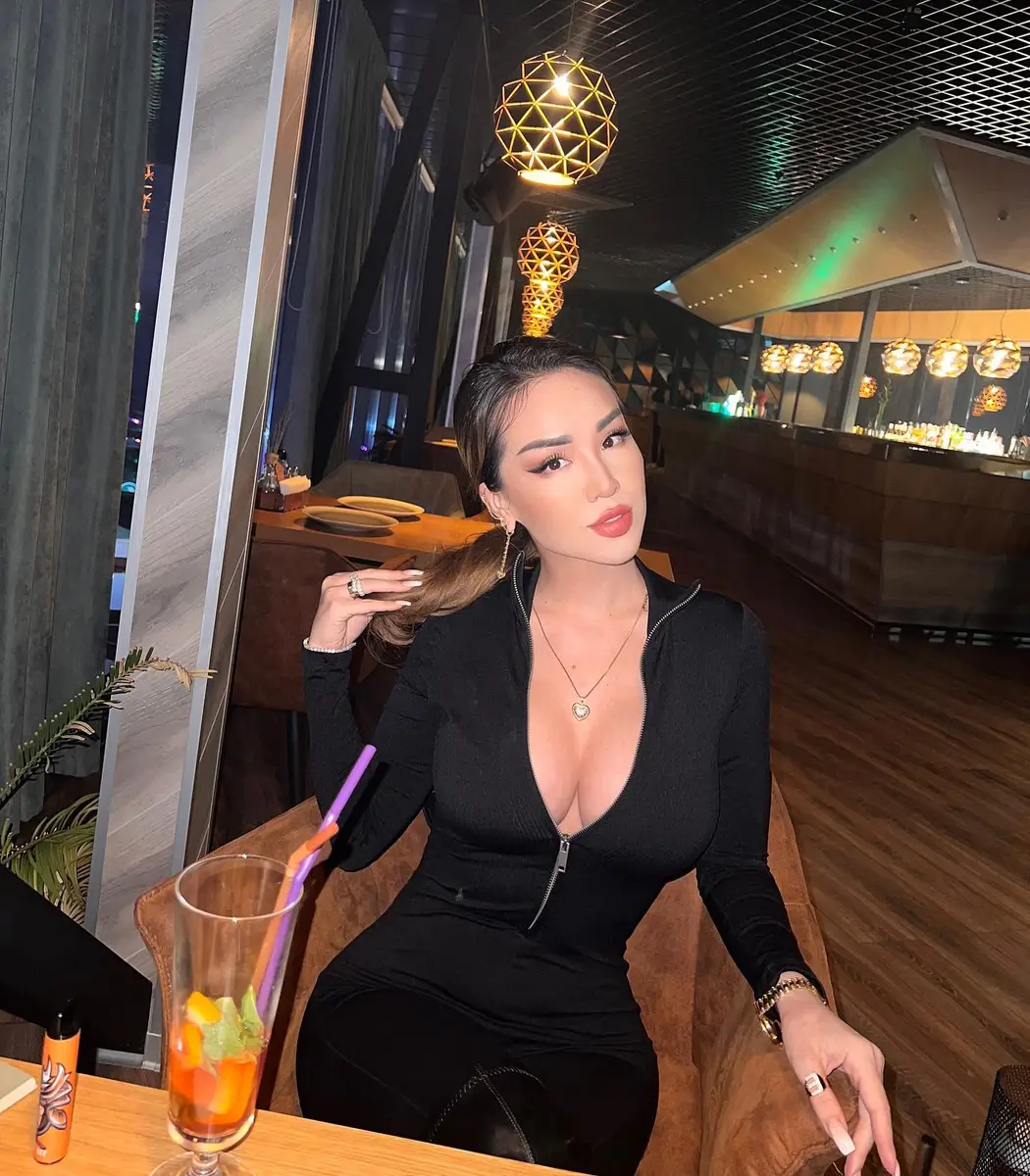 Aisulu escort in Hong Kong