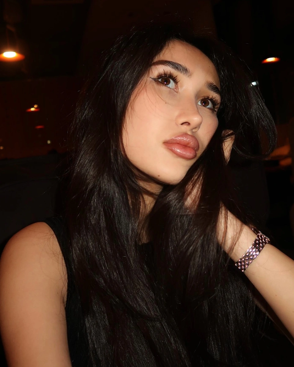 Aknur escort in Hong Kong