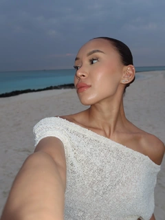 Daneliya escort in Hong Kong