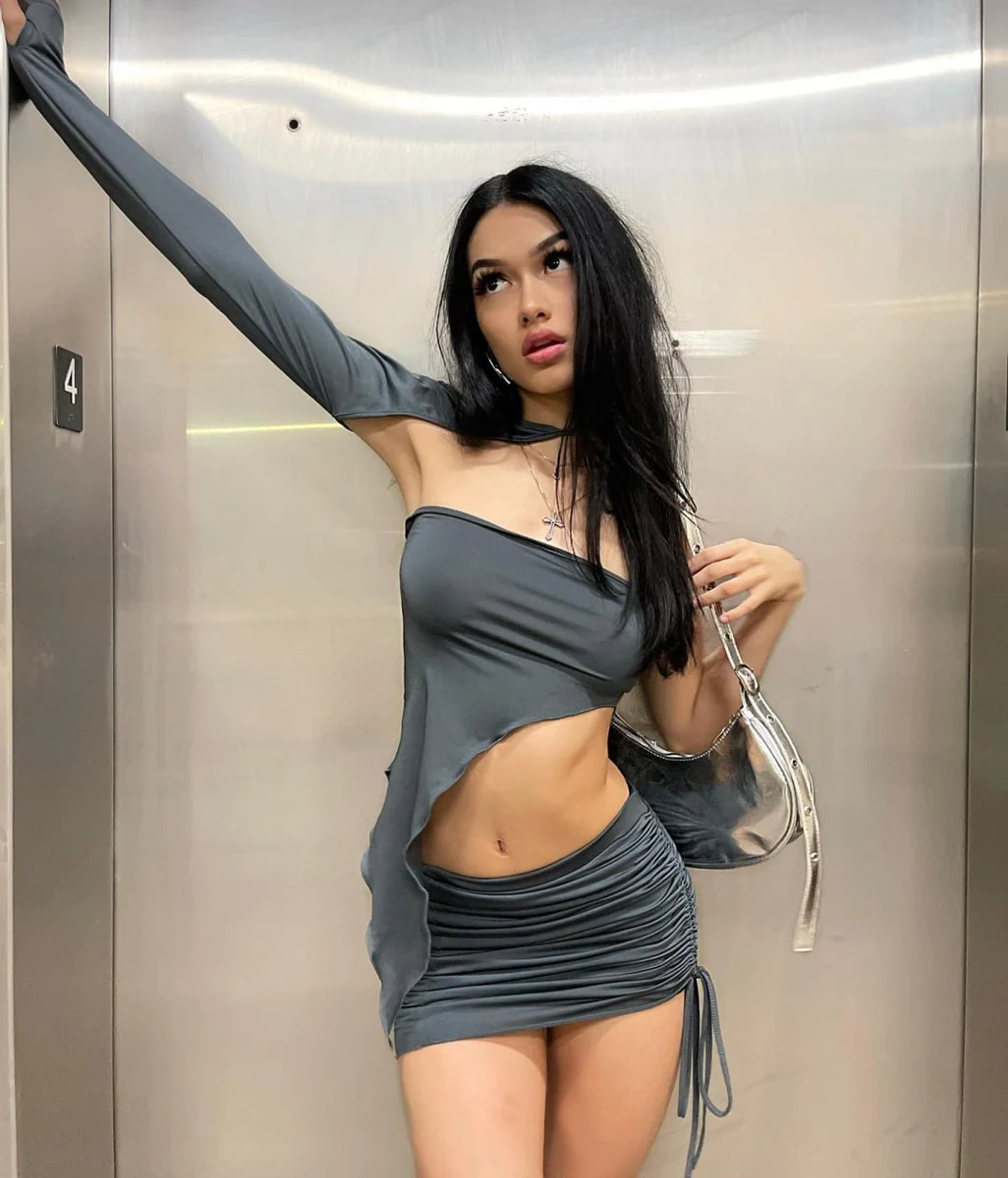 Evelyn escort in Hong Kong