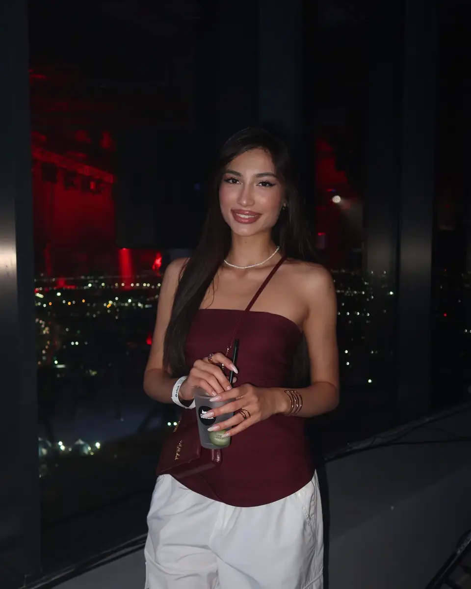 Fariza escort in Hong Kong