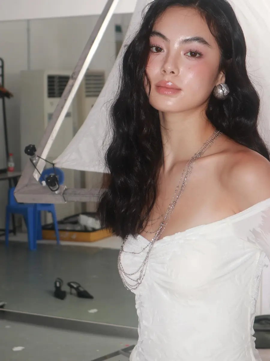 Gulmira escort in Hong Kong