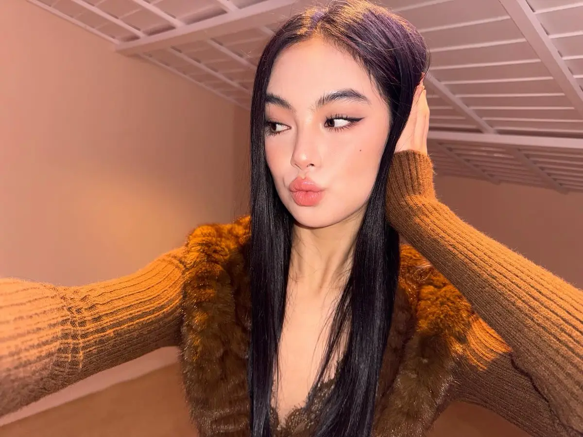 Gulmira escort in Hong Kong