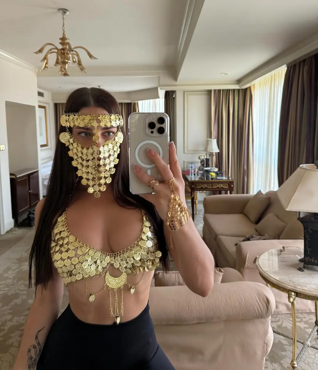 Lika escort in Hong Kong