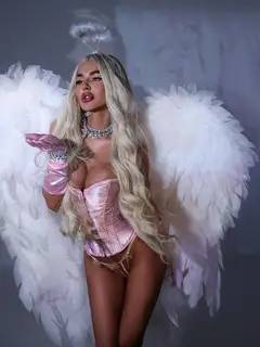Rina escort in Hong Kong